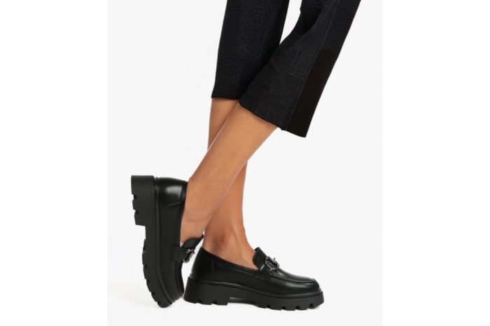 Mocassino da donna nero Virgi scarpe basse con fibbia (1) Mocassino da donna nero Virgi scarpe basse con fibbia (1)