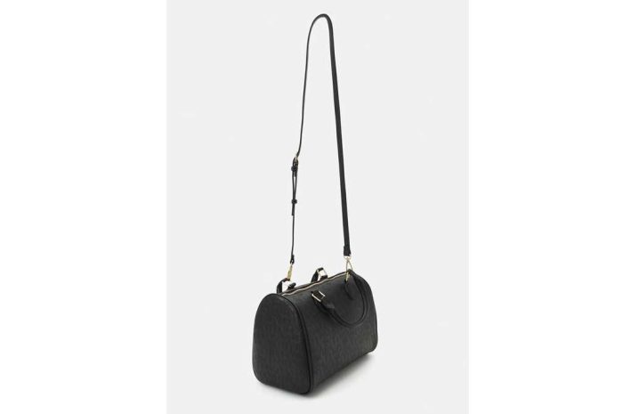 Bauletto Nero Valentino Linea Relax borsa sportiva per la donna valentino (4) Bauletto Nero Valentino Linea "Relax" <br><b>Valentino bags</b>