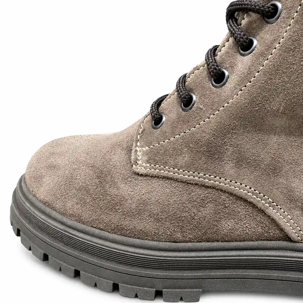 Anfibi Brooklyn grigi - dettaglio del camoscio e delle cuciture