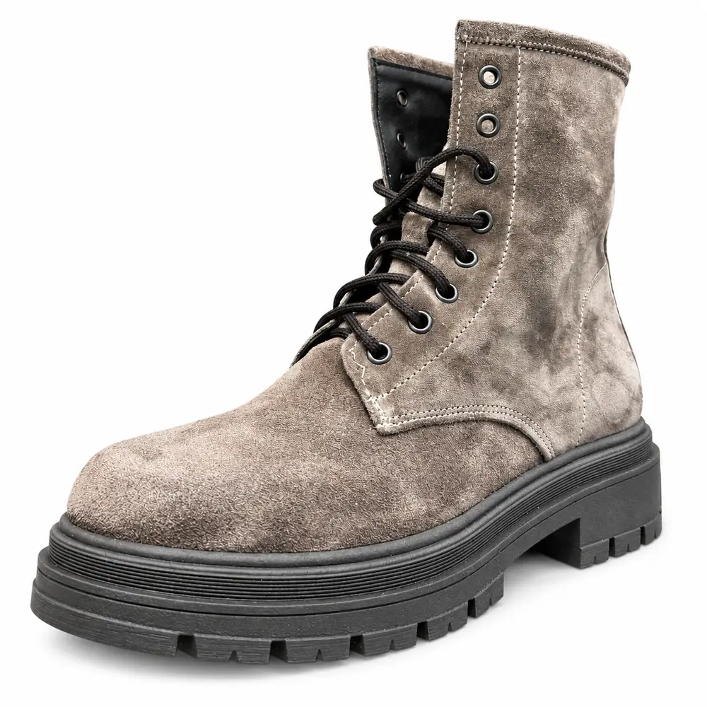 Anfibi Brooklyn in camoscio grigio - vista a tre quarti