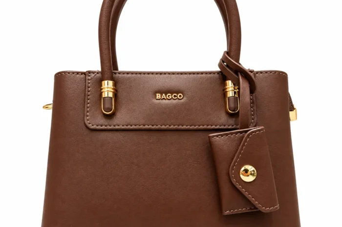 Borsa Bagco Clara a mano marrone in ecopelle, vista frontale