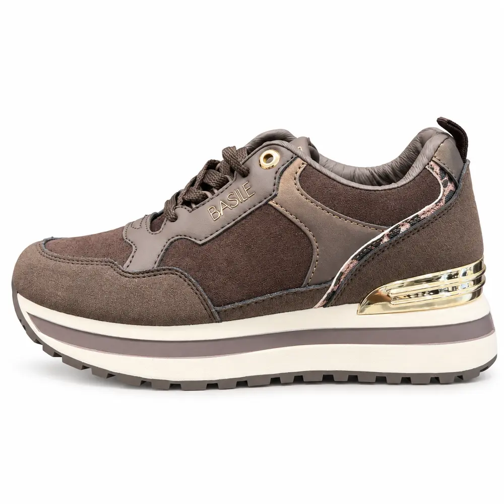 Sneakers Basile Elisa con rialzo marrone, vista laterale con punta a sinistra