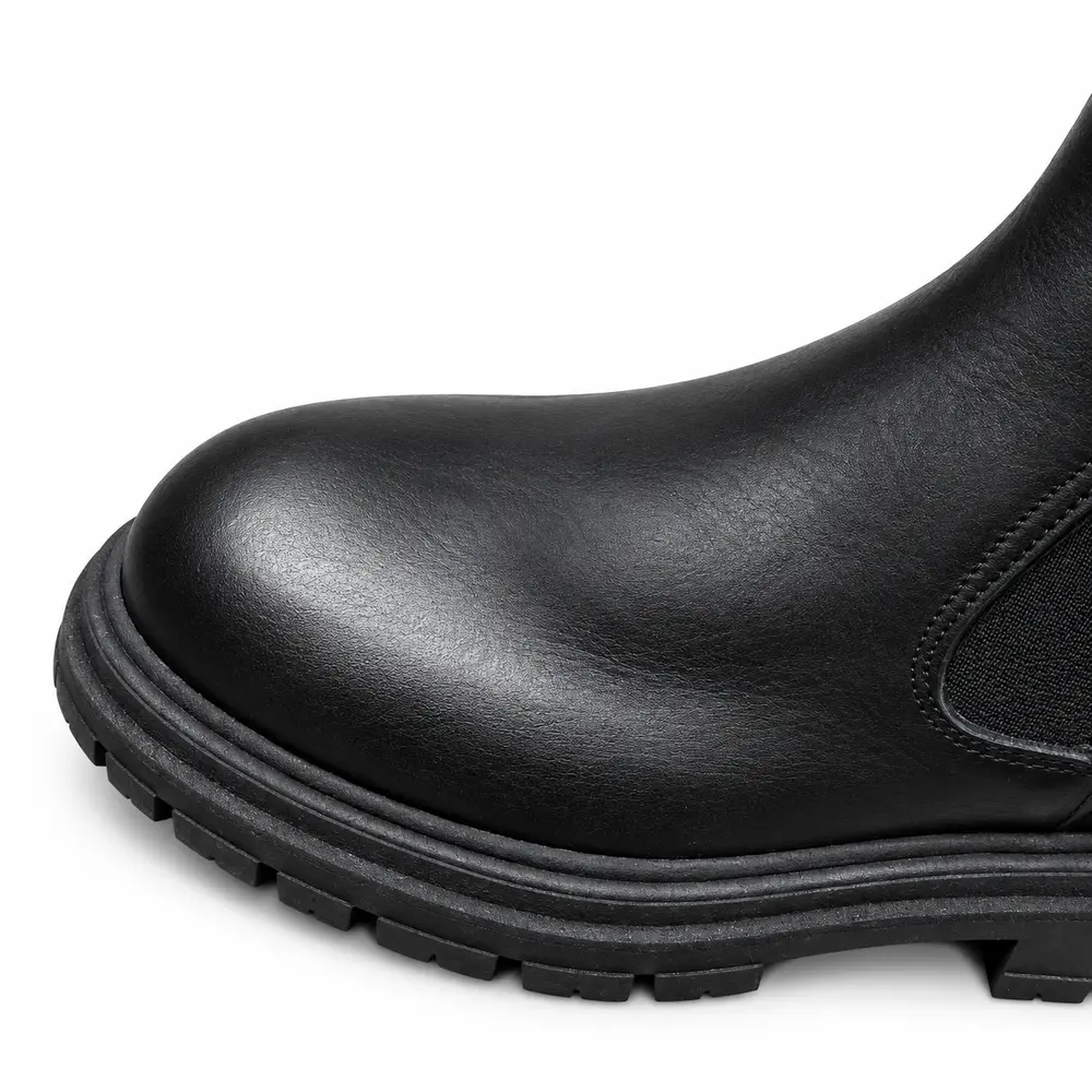 Stivaletto Chelsea Siena in vera pelle nera – dettaglio punta
